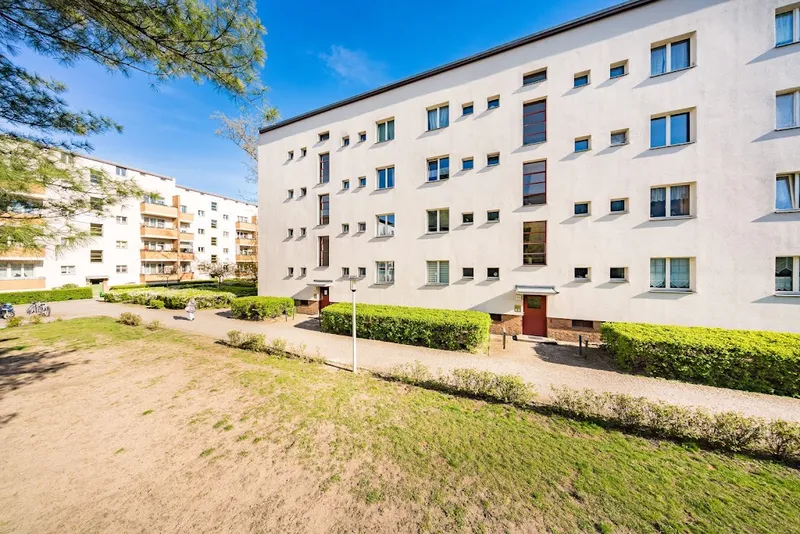 Helle 1,5-Zimmer-Wohnung mit Balkon und Tageslichtbad für Selbstrenovierer– WBS-Berechtigung bis 140 — photo 1